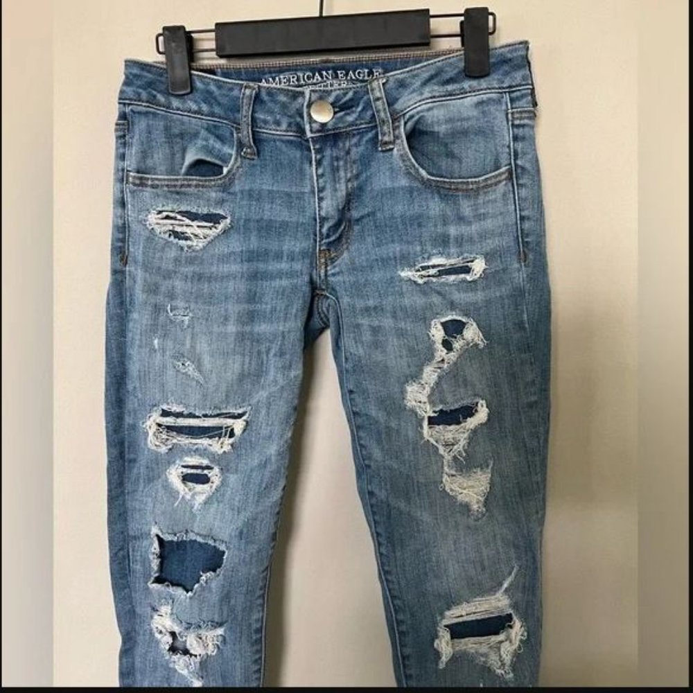 American Eagle Womens 6 Regular Distressed Super Low Jegging